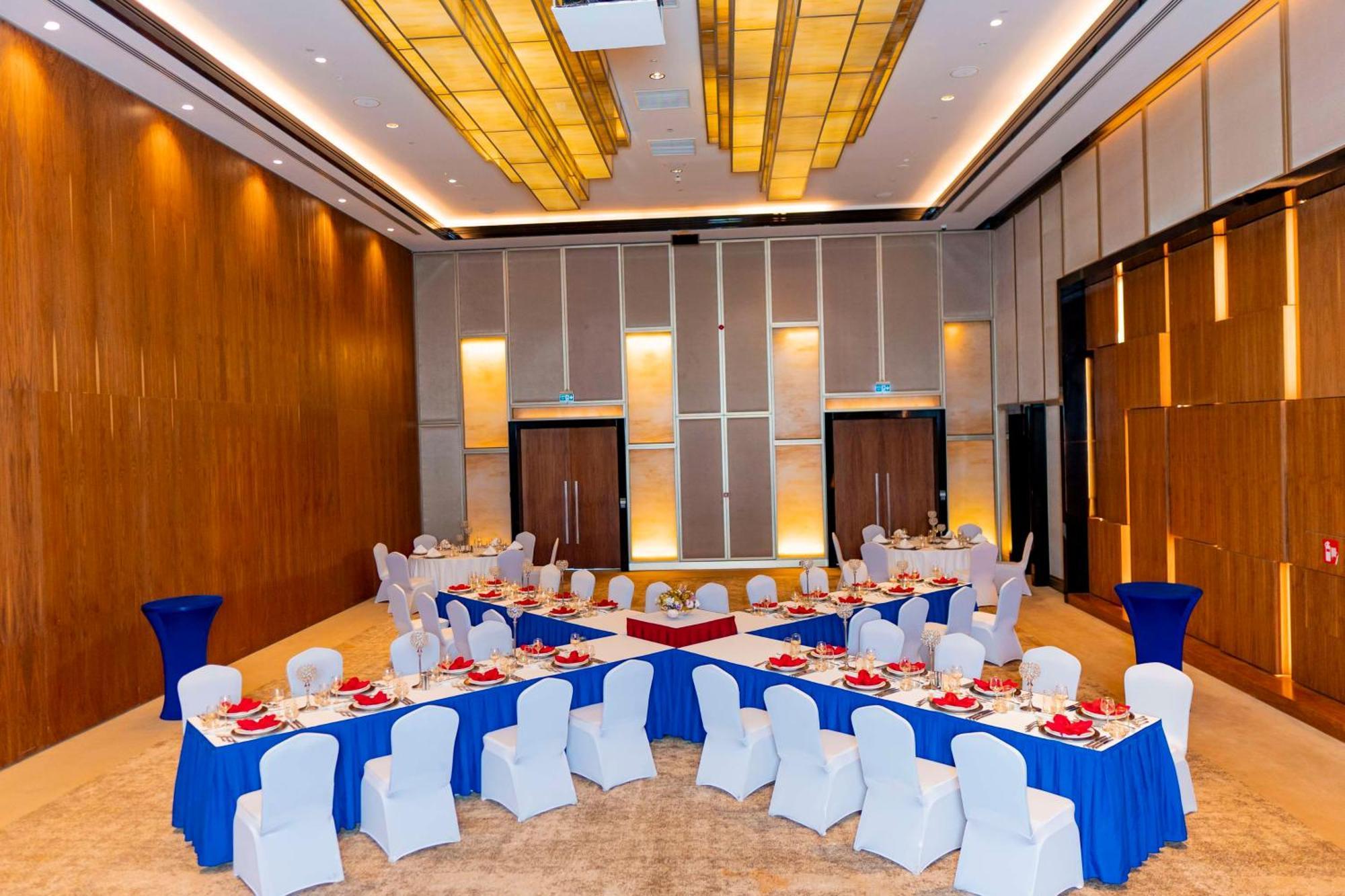 Radisson Blu Hotel & Conference Center, نيامي المظهر الخارجي الصورة