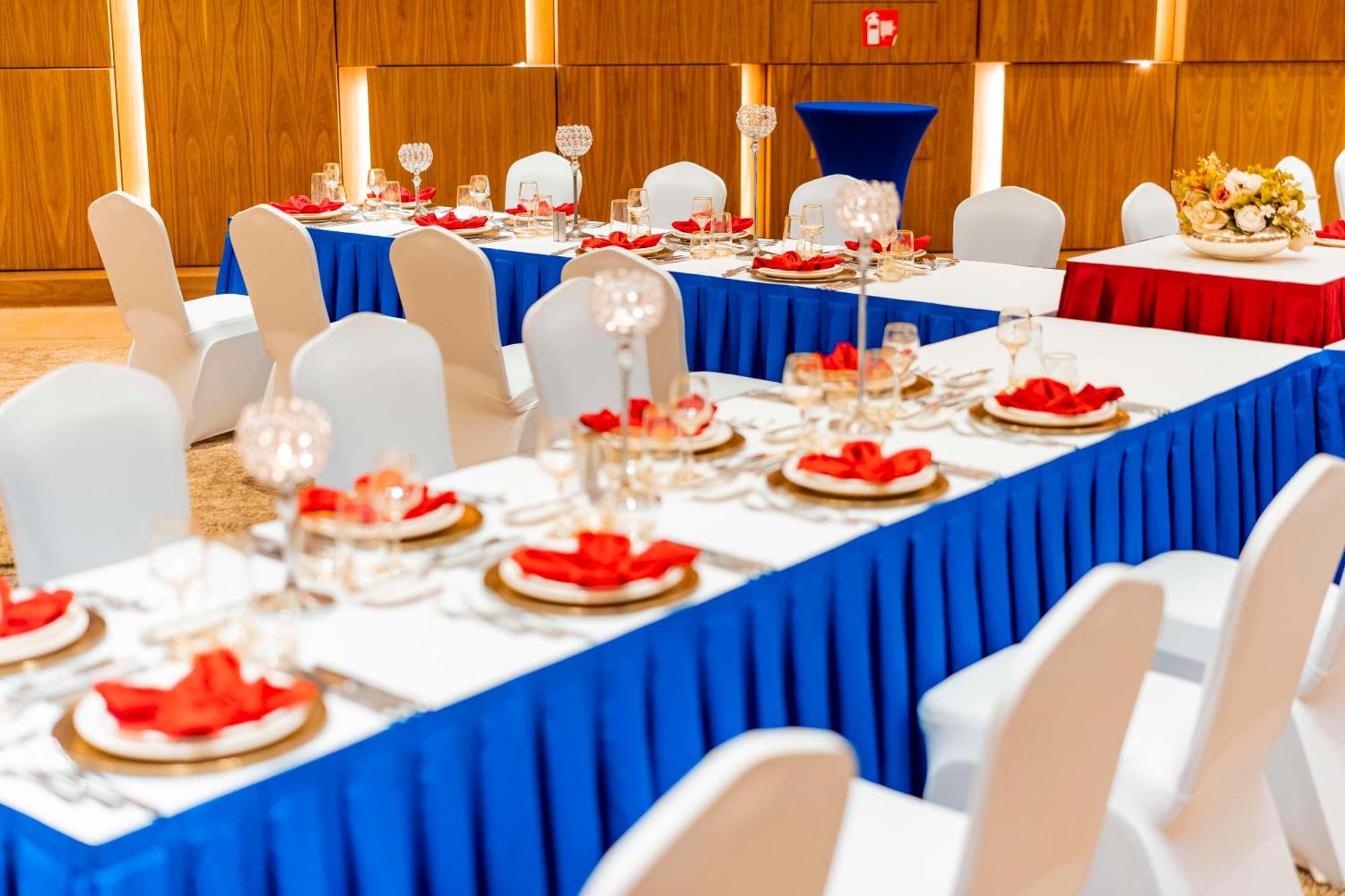 Radisson Blu Hotel & Conference Center, نيامي المظهر الخارجي الصورة