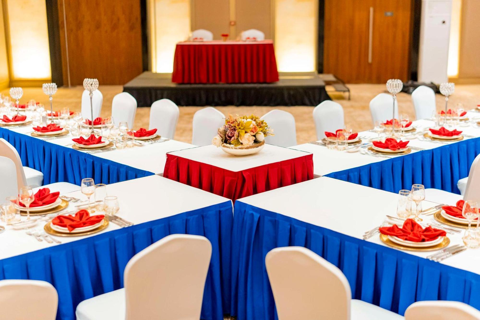 Radisson Blu Hotel & Conference Center, نيامي المظهر الخارجي الصورة