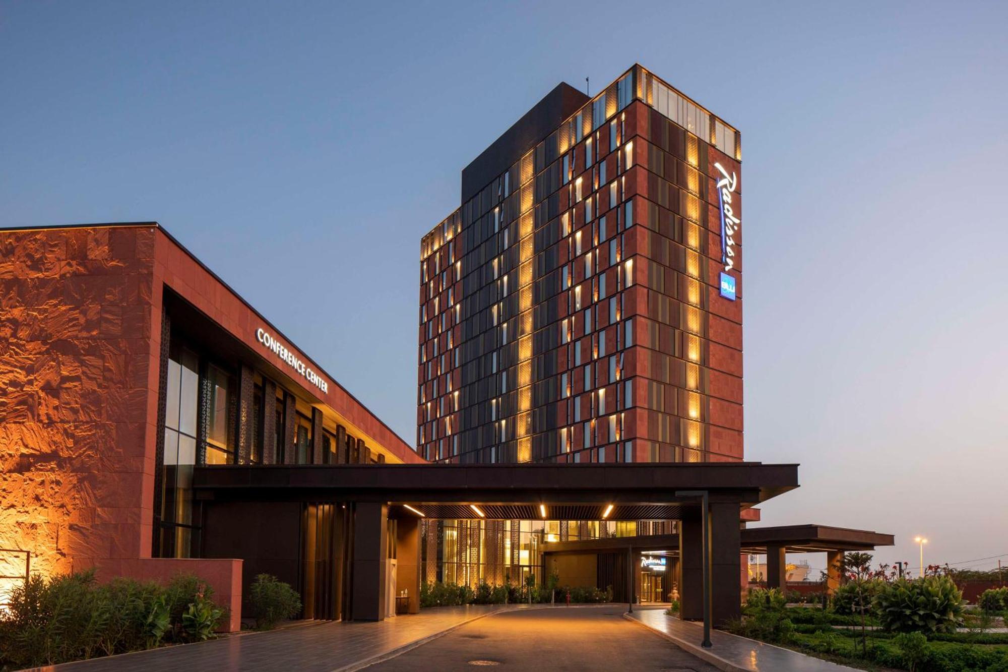 Radisson Blu Hotel & Conference Center, نيامي المظهر الخارجي الصورة